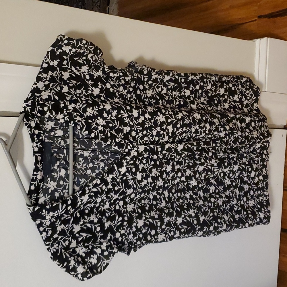 DONATING SOON Floral blouse